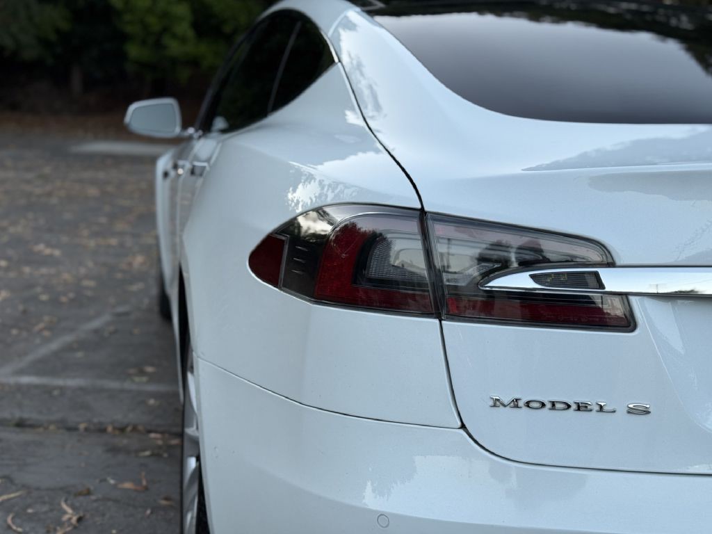 2017 Tesla Model S Image 38