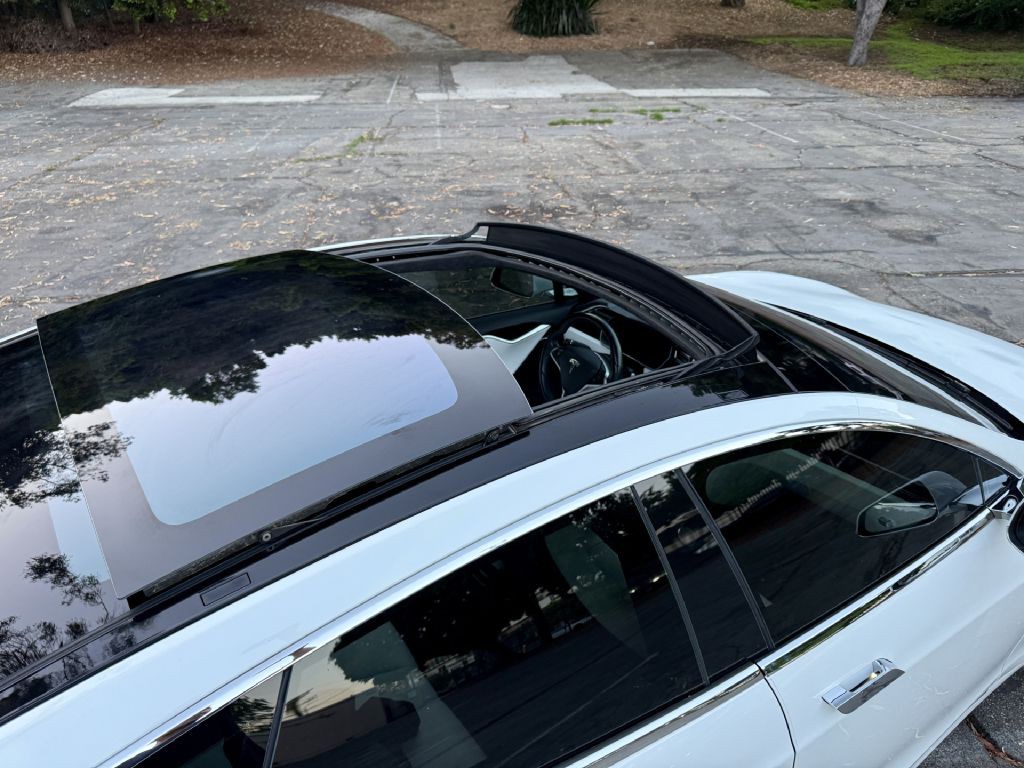 2017 Tesla Model S Image 50