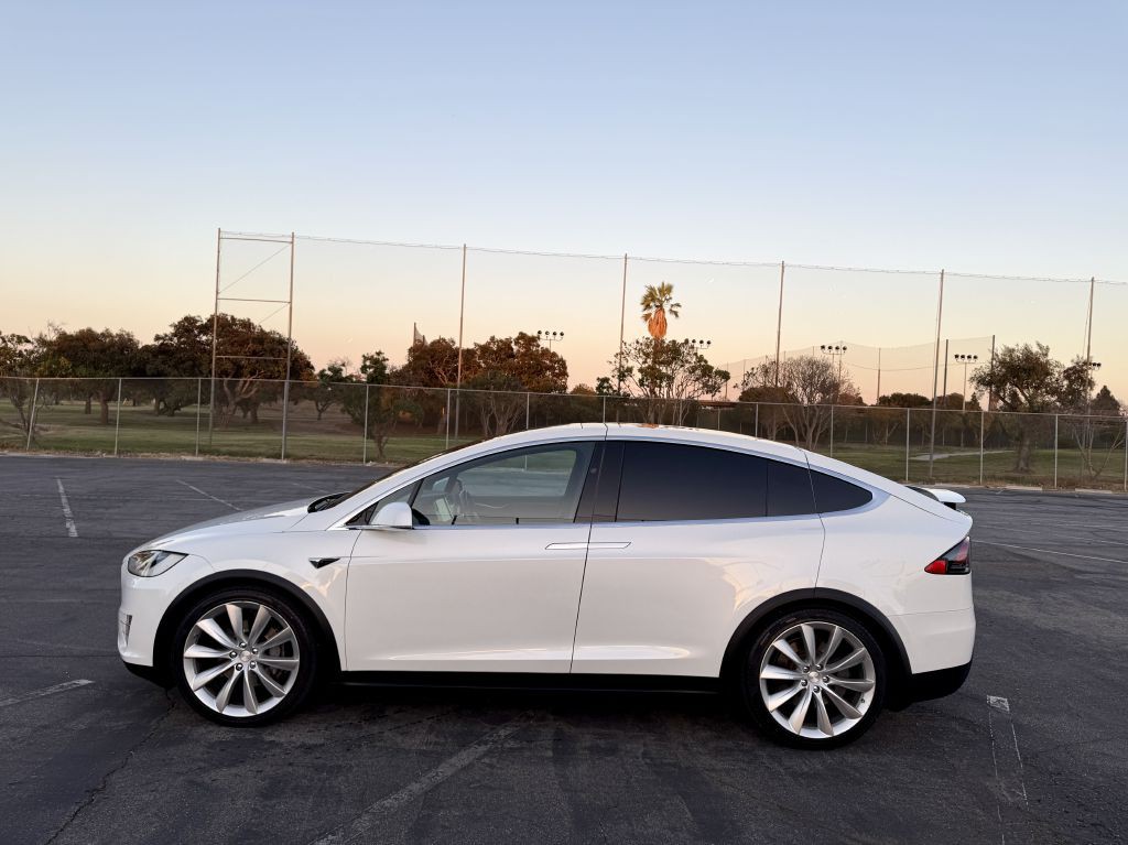 2017 Tesla Model X Image 2