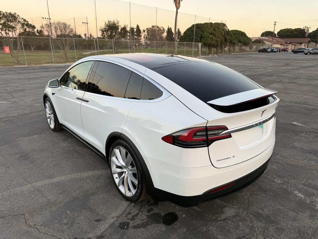 2017 Tesla Model X Image 3