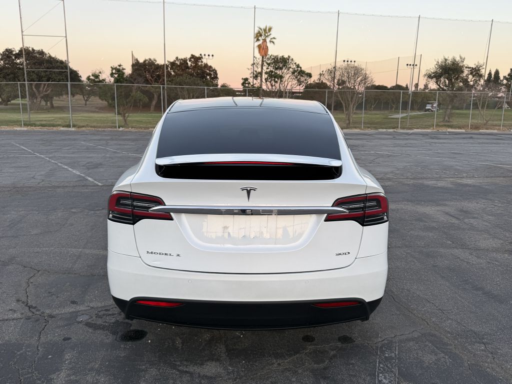 2017 Tesla Model X Image 4