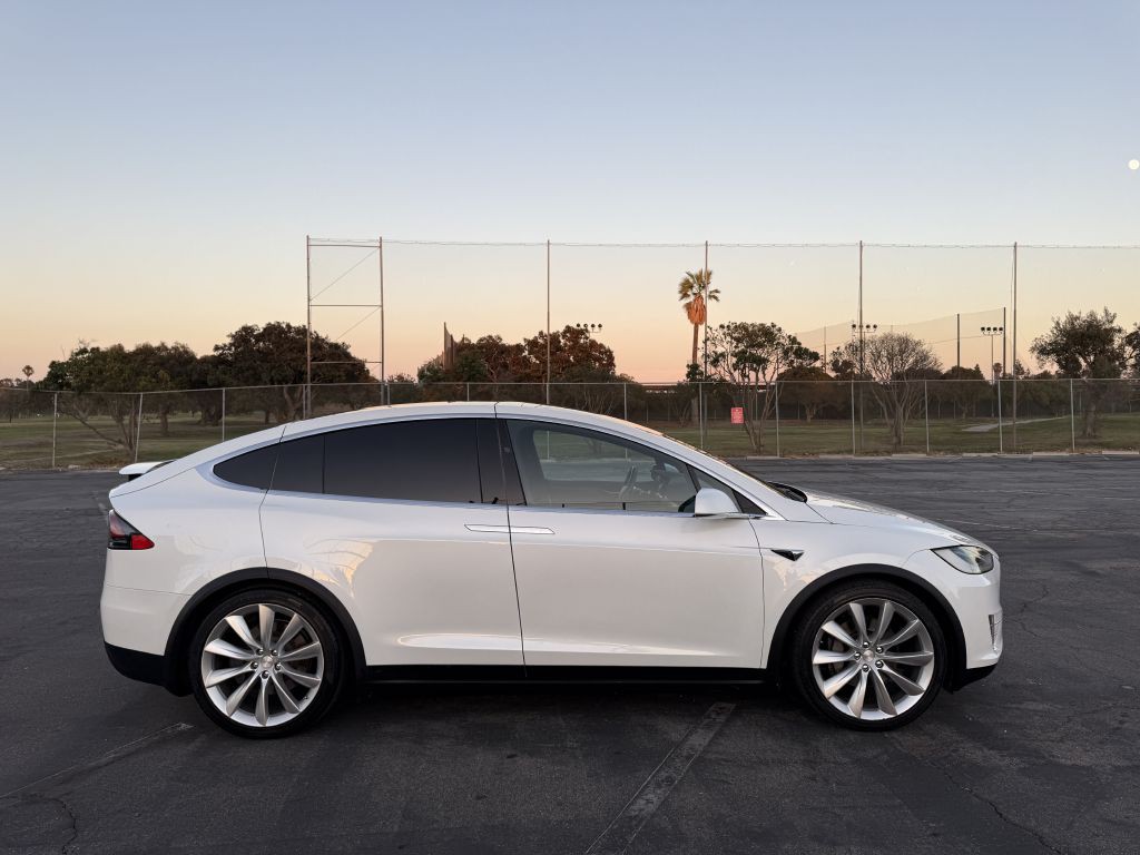 2017 Tesla Model X Image 6