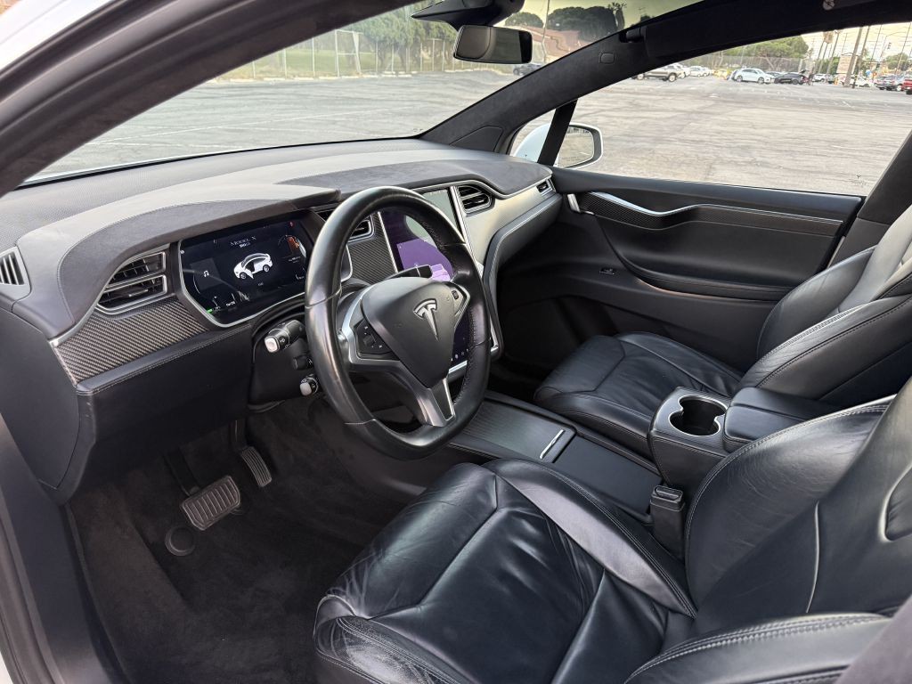 2017 Tesla Model X Image 13
