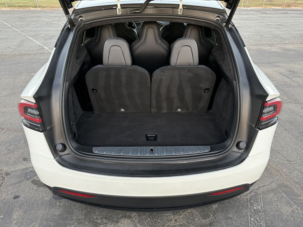 2017 Tesla Model X Image 18