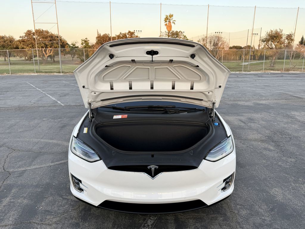 2017 Tesla Model X Image 21