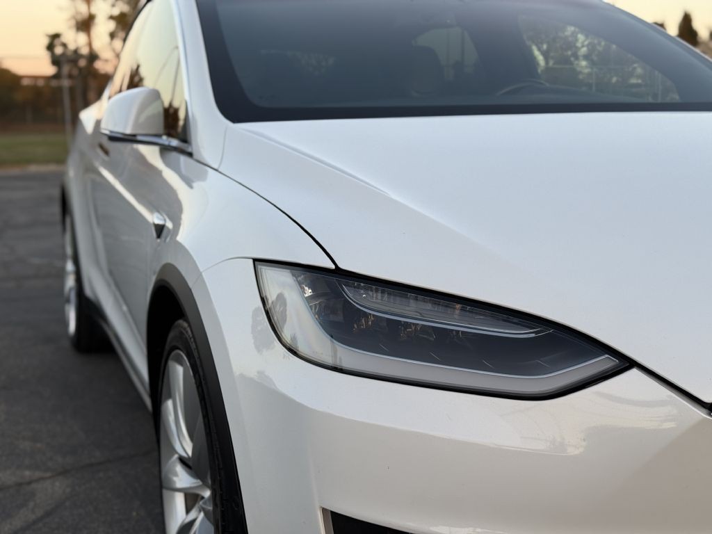 2017 Tesla Model X Image 22