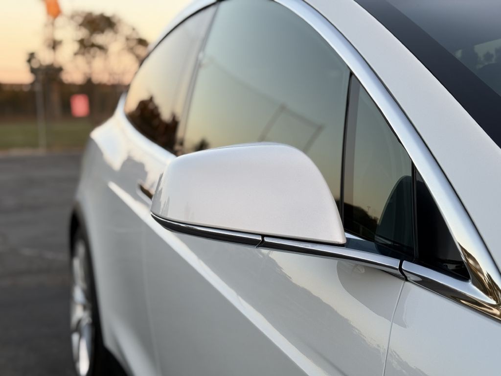 2017 Tesla Model X Image 27