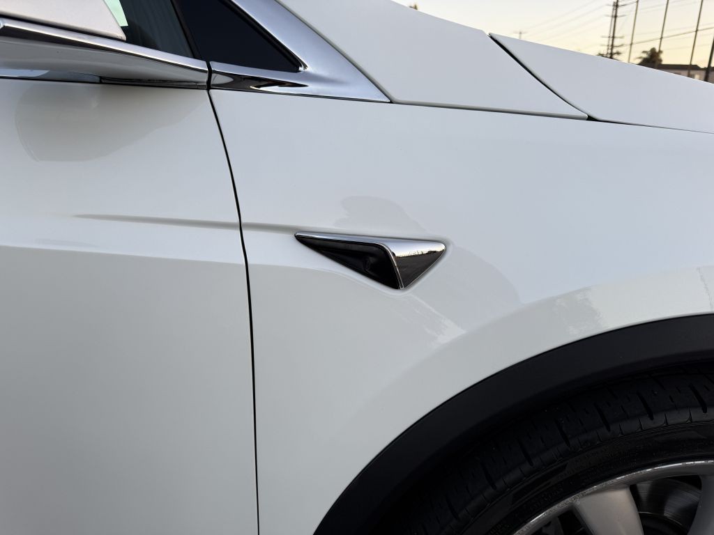2017 Tesla Model X Image 28