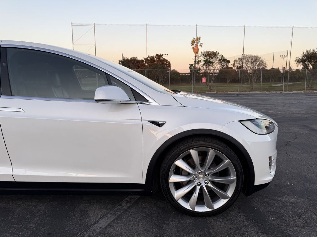 2017 Tesla Model X Image 36
