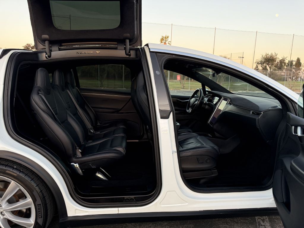 2017 Tesla Model X Image 38