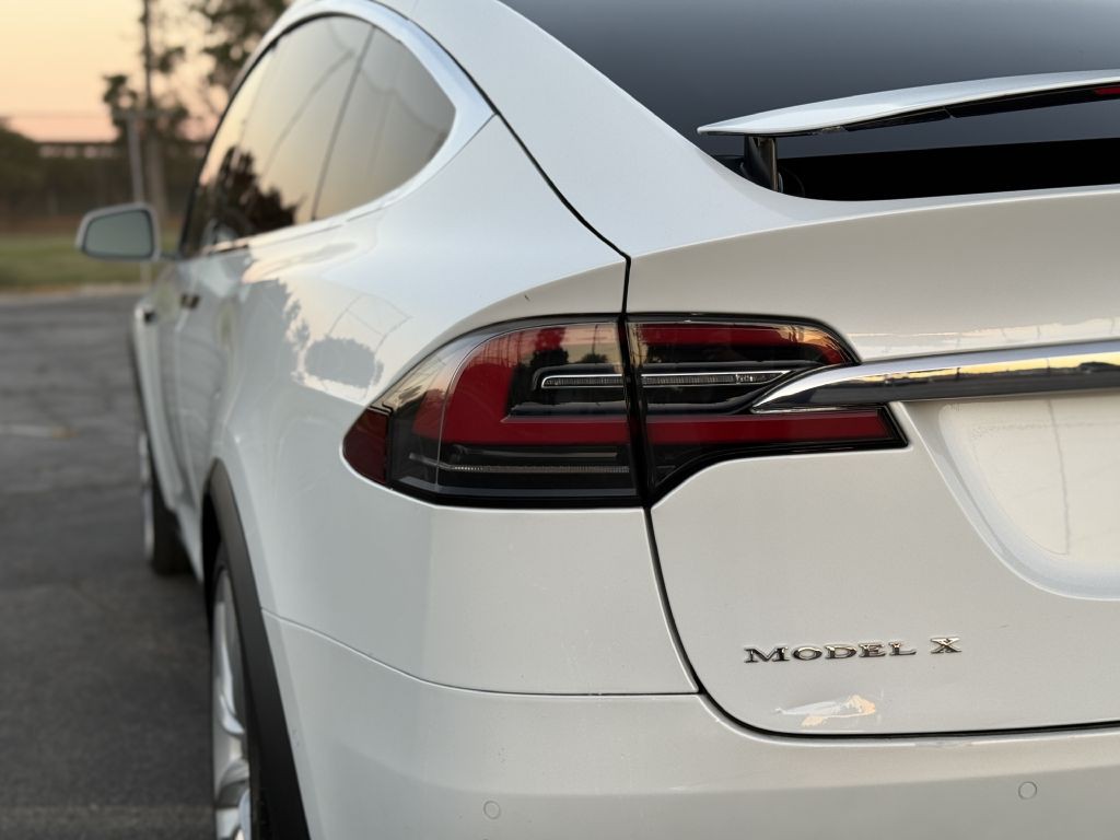 2017 Tesla Model X Image 42