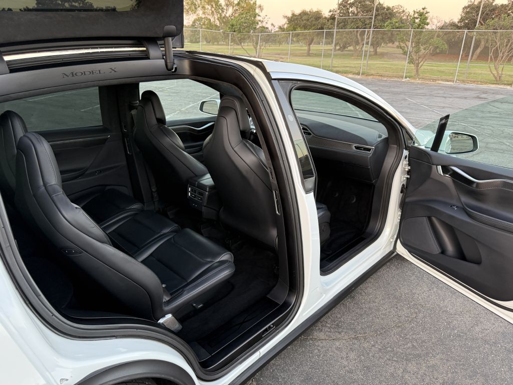 2017 Tesla Model X Image 46