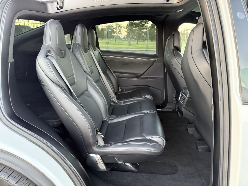 2017 Tesla Model X Image 47