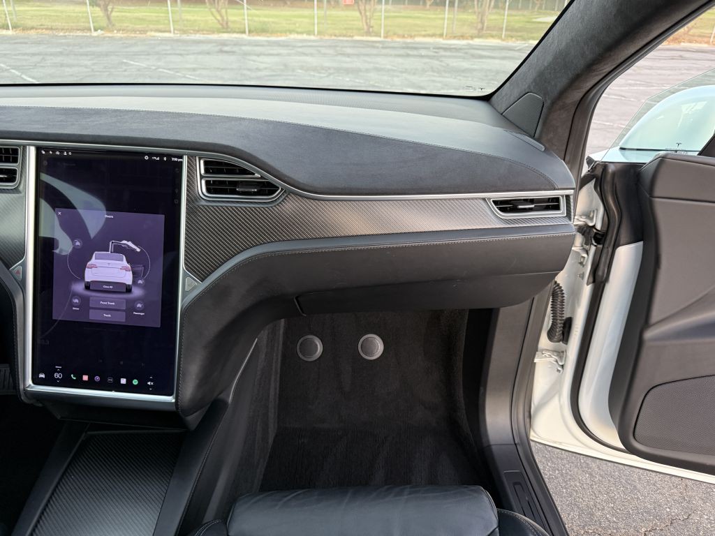2017 Tesla Model X Image 48