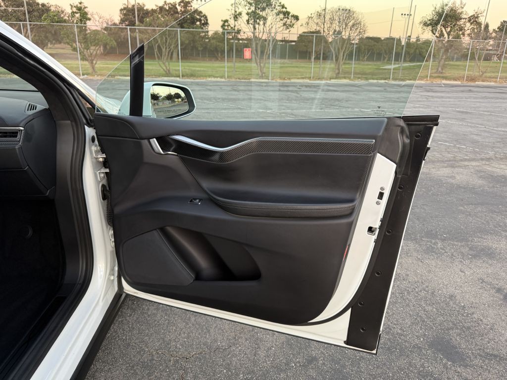 2017 Tesla Model X Image 52