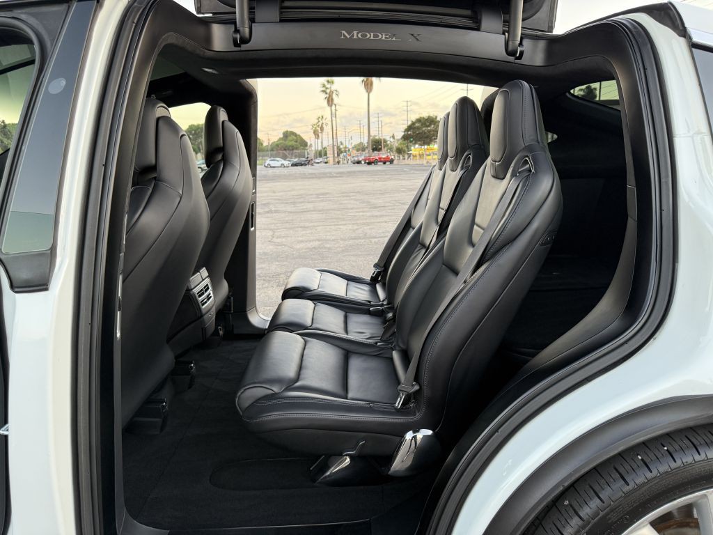 2017 Tesla Model X Image 54