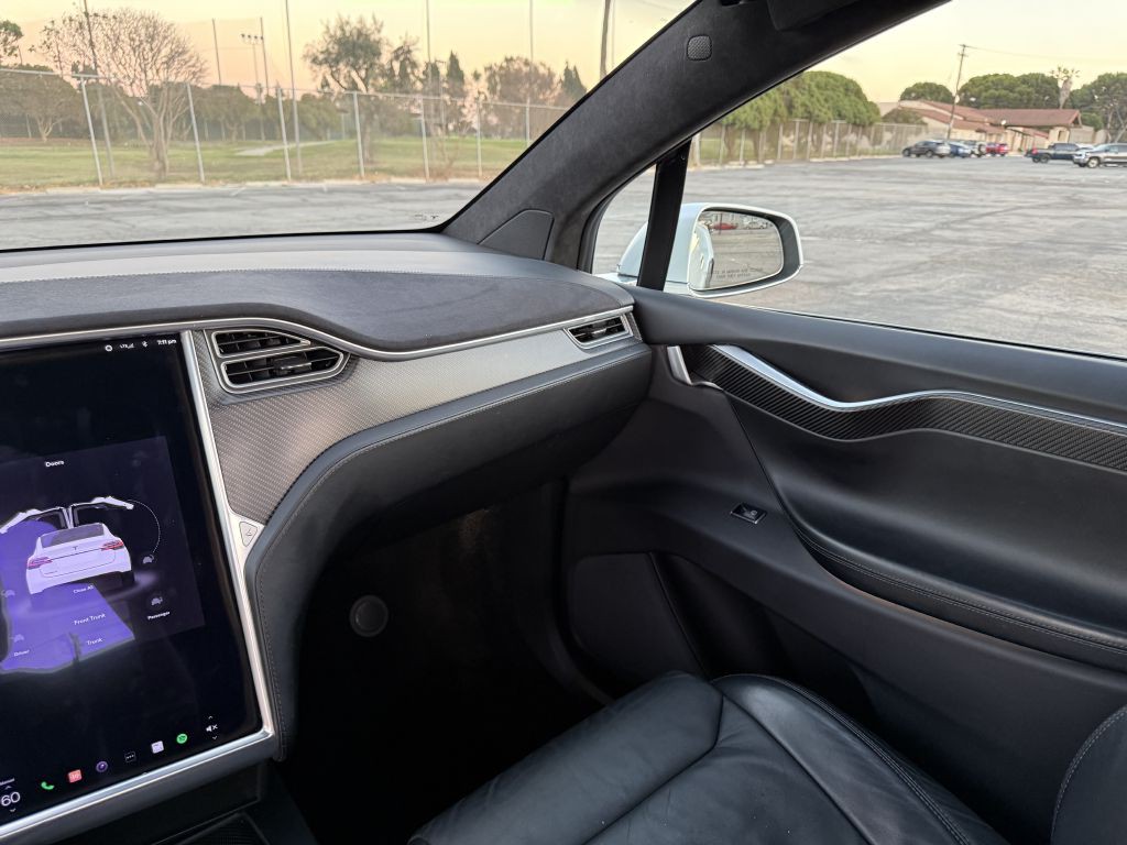 2017 Tesla Model X Image 55