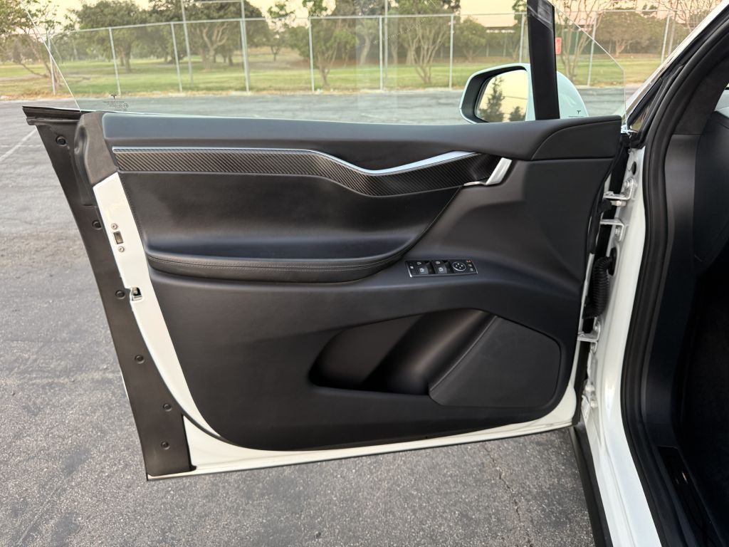 2017 Tesla Model X Image 59