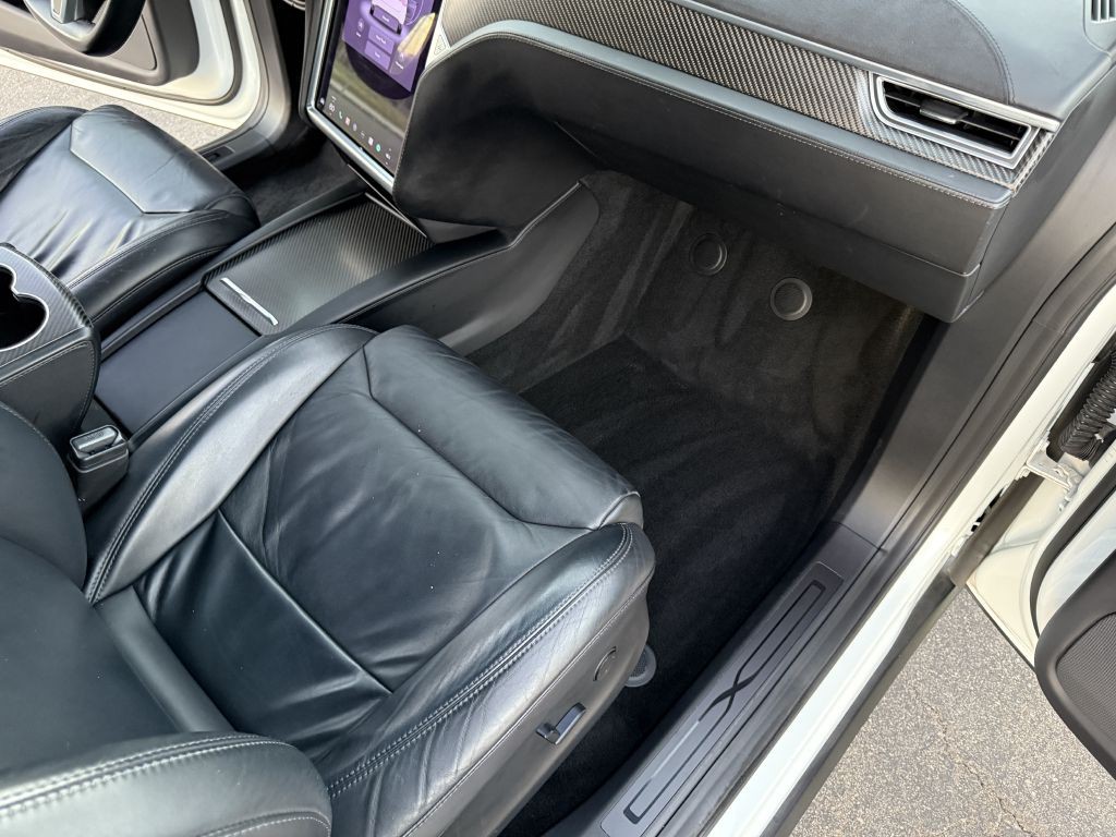2017 Tesla Model X Image 61