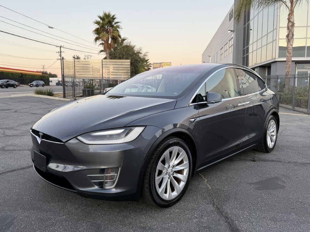2017 Tesla Model X Image 3