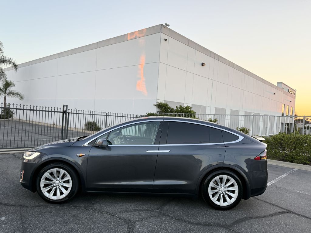 2017 Tesla Model X Image 5