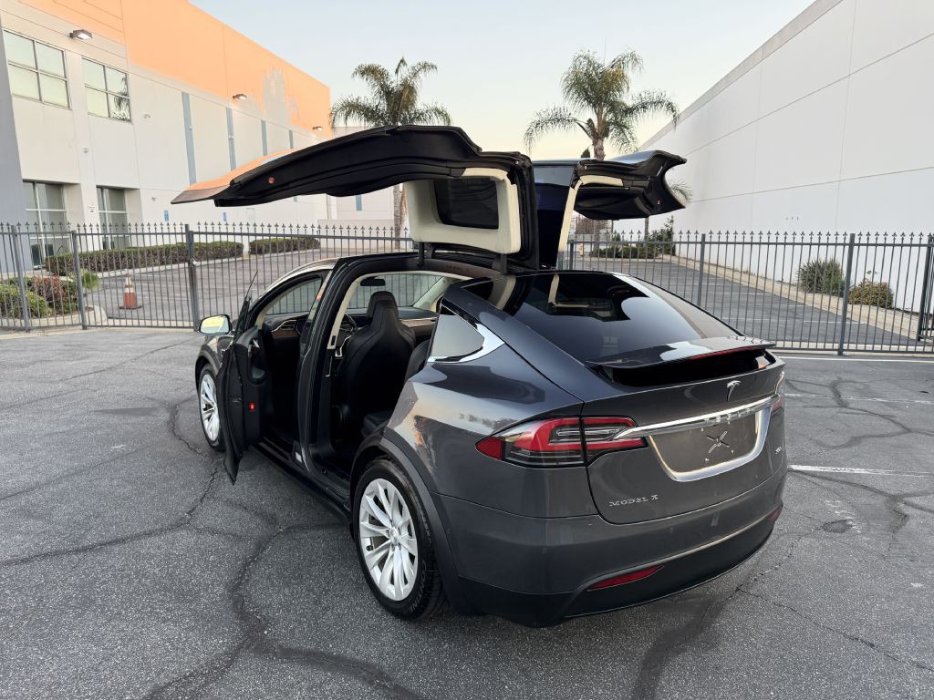 2017 Tesla Model X Image 9