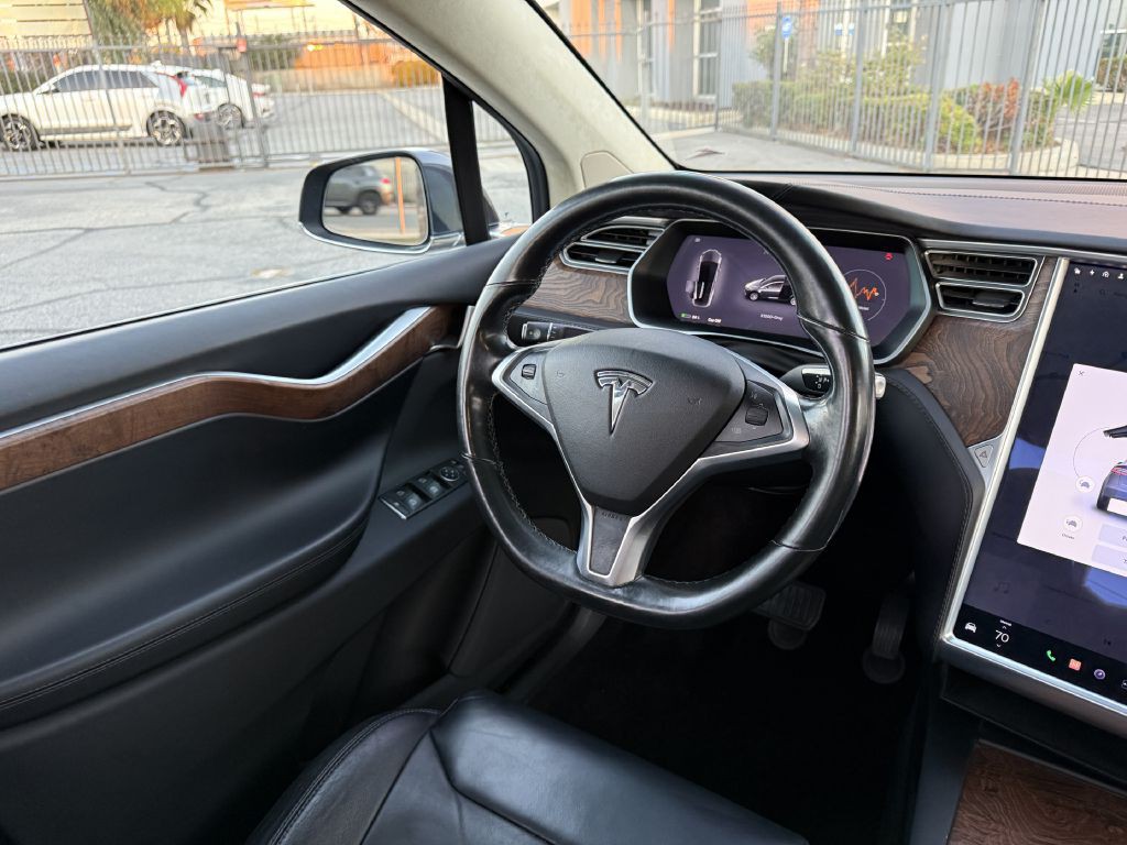 2017 Tesla Model X Image 11