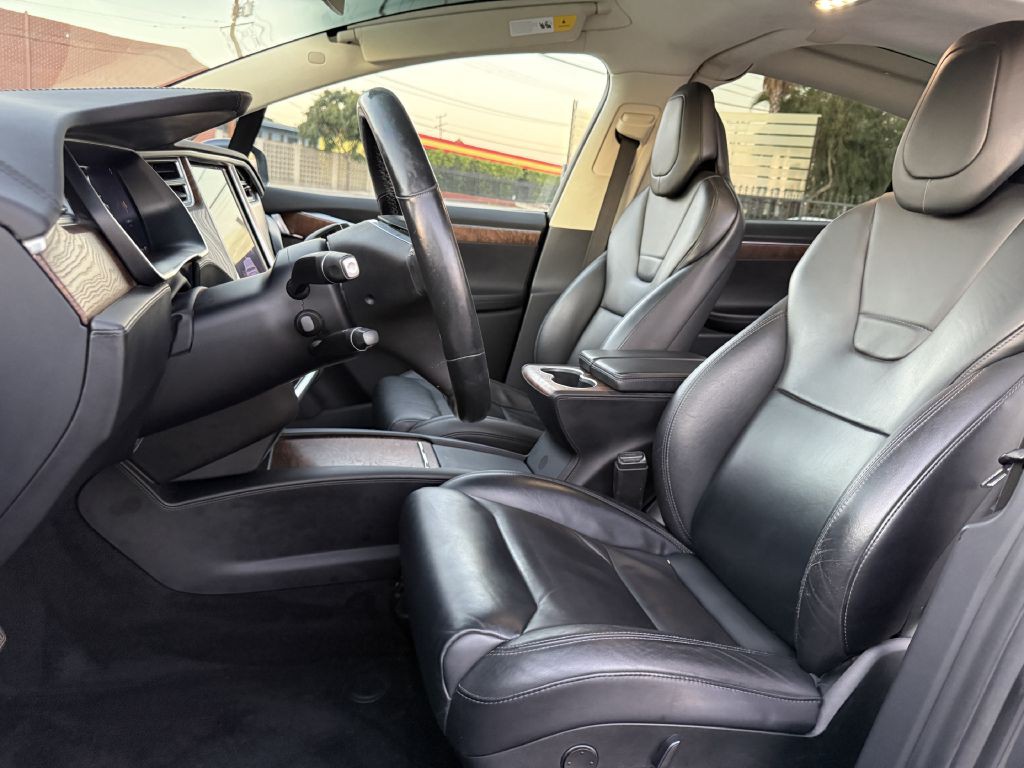2017 Tesla Model X Image 14