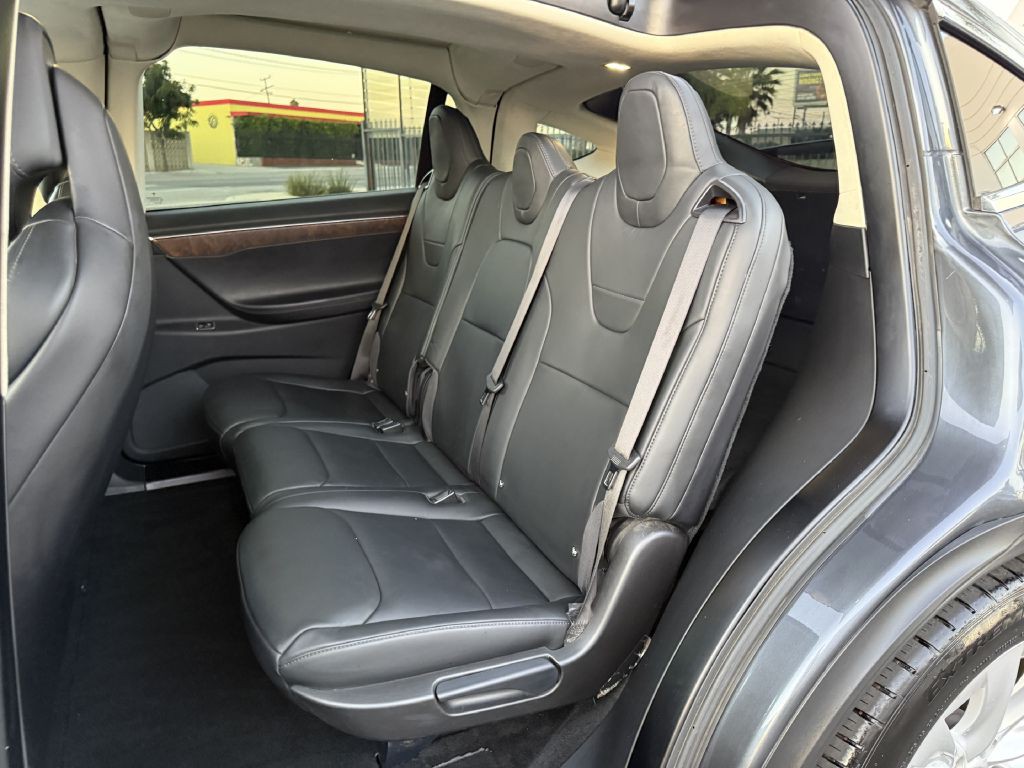 2017 Tesla Model X Image 17