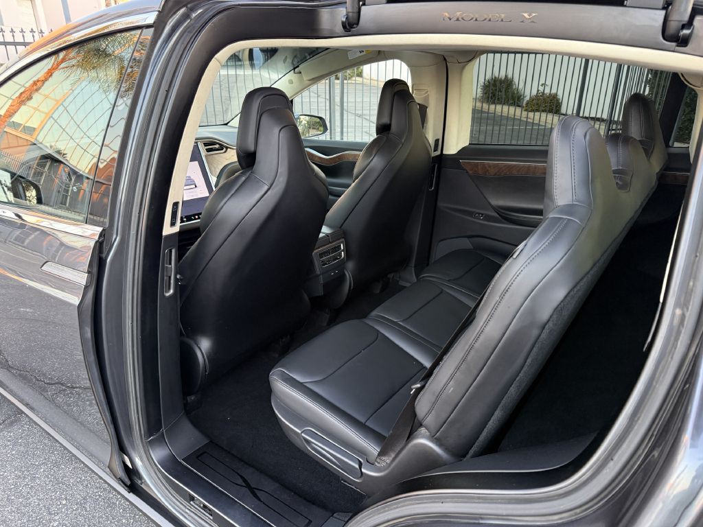 2017 Tesla Model X Image 24