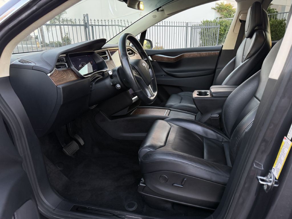 2017 Tesla Model X Image 25