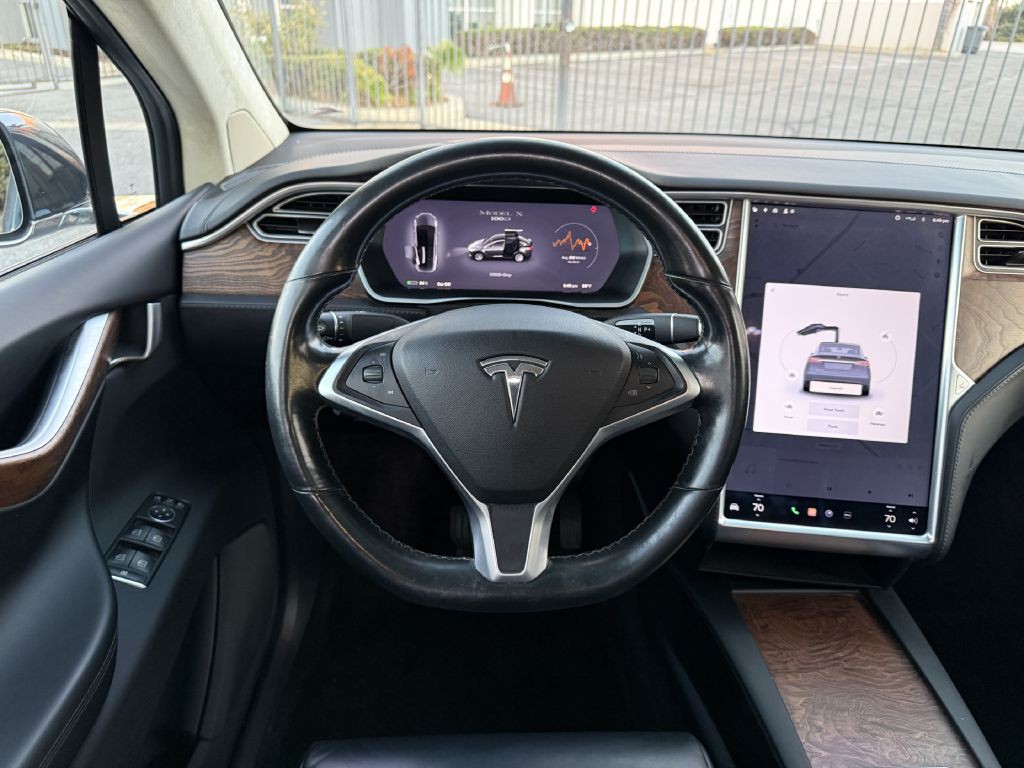 2017 Tesla Model X Image 27