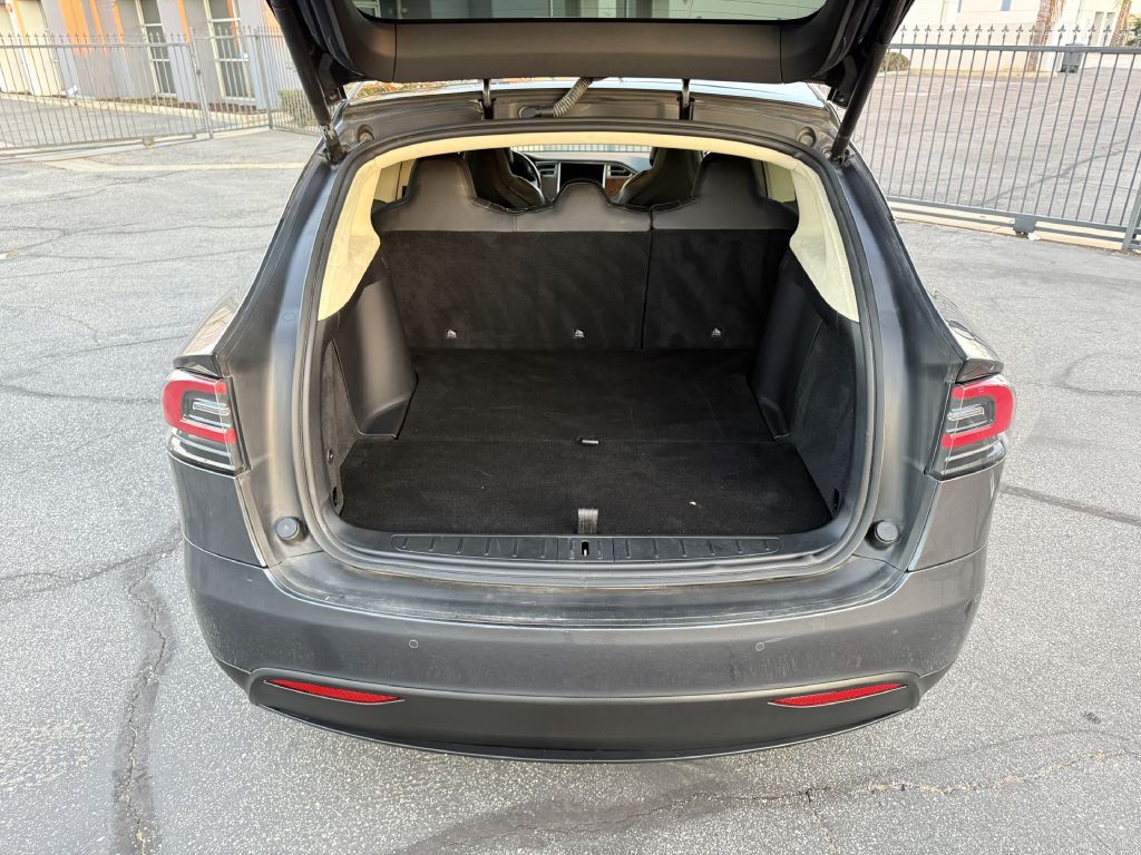 2017 Tesla Model X Image 30