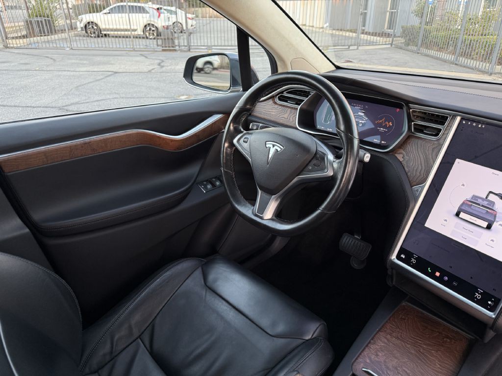 2017 Tesla Model X Image 37