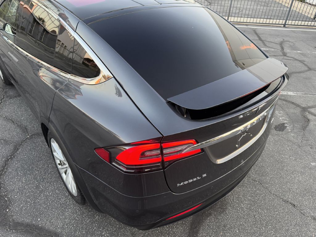 2017 Tesla Model X Image 40
