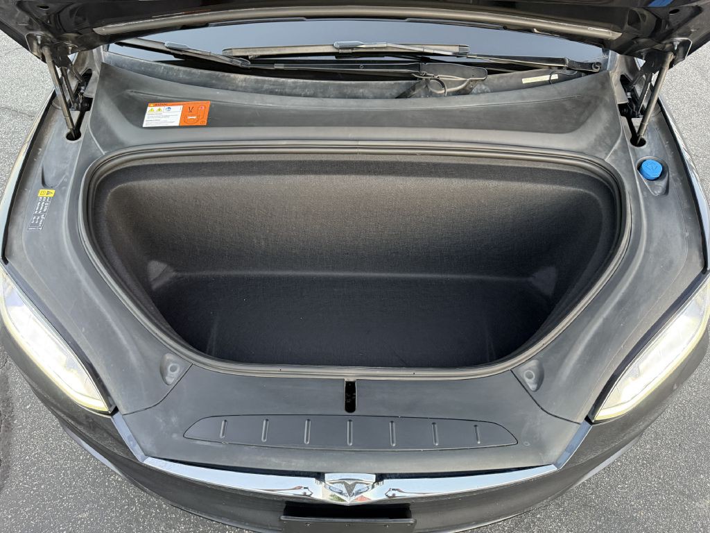 2017 Tesla Model X Image 47