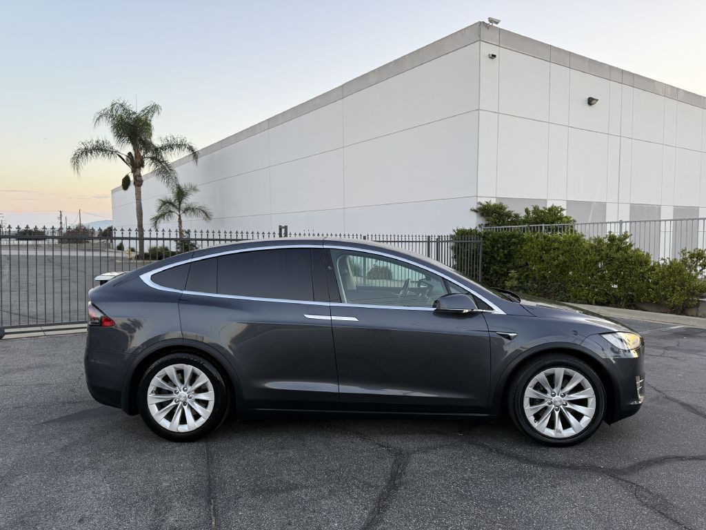 2017 Tesla Model X Image 52