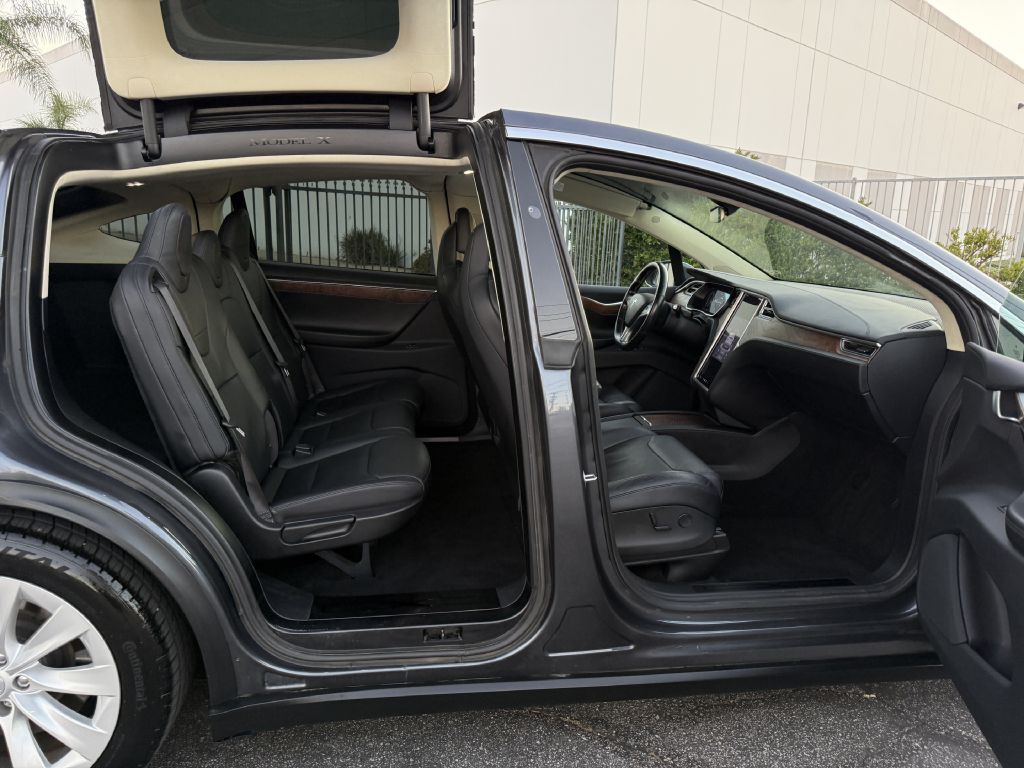 2017 Tesla Model X Image 53