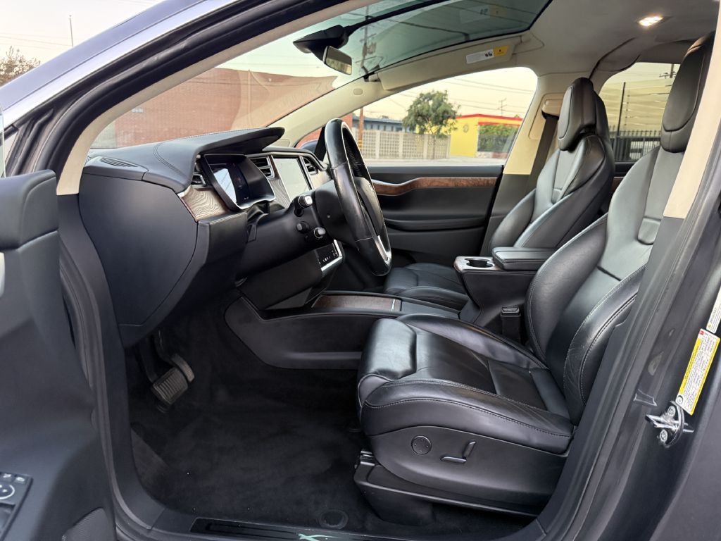 2017 Tesla Model X Image 54
