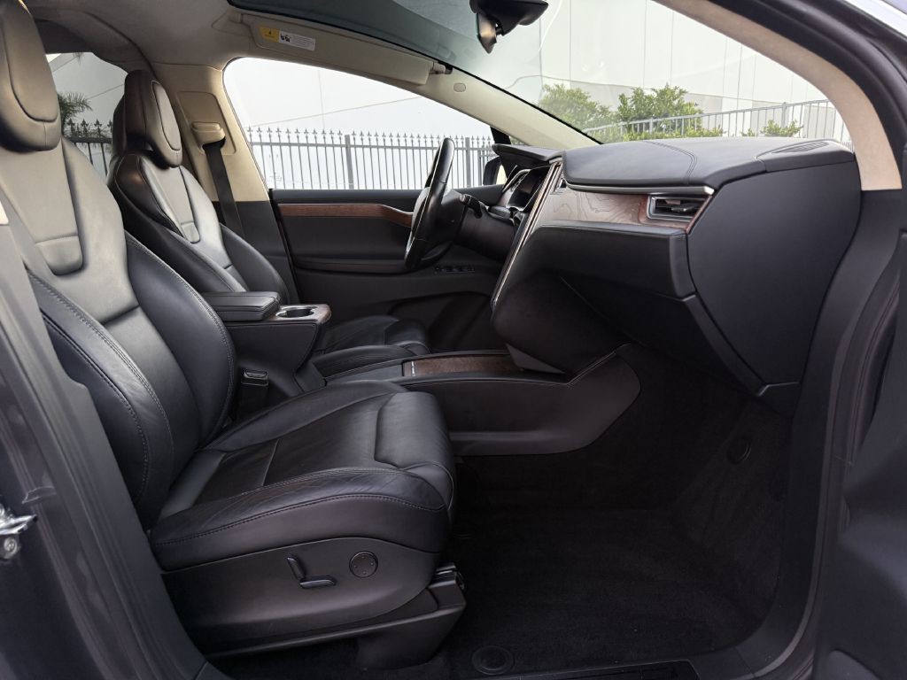 2017 Tesla Model X Image 55