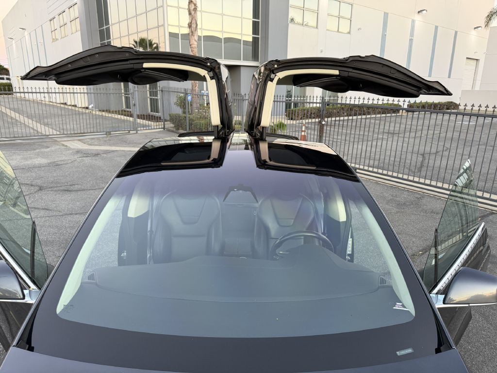 2017 Tesla Model X Image 56