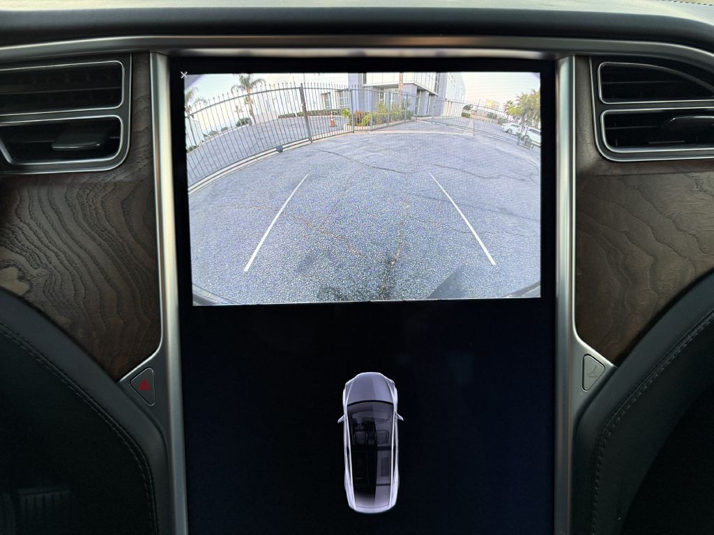 2017 Tesla Model X Image 59