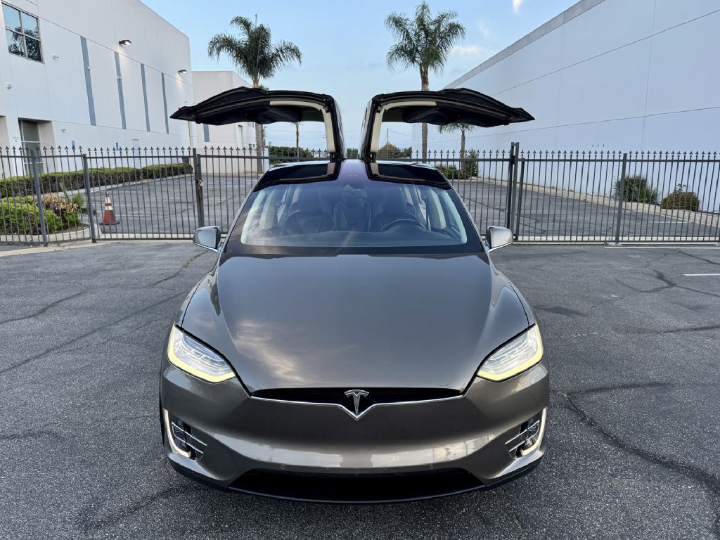 2016 Tesla Model X Image 2