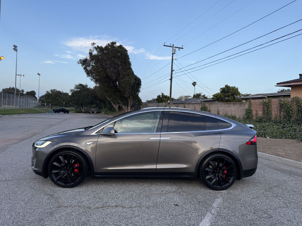 2016 Tesla Model X Image 4
