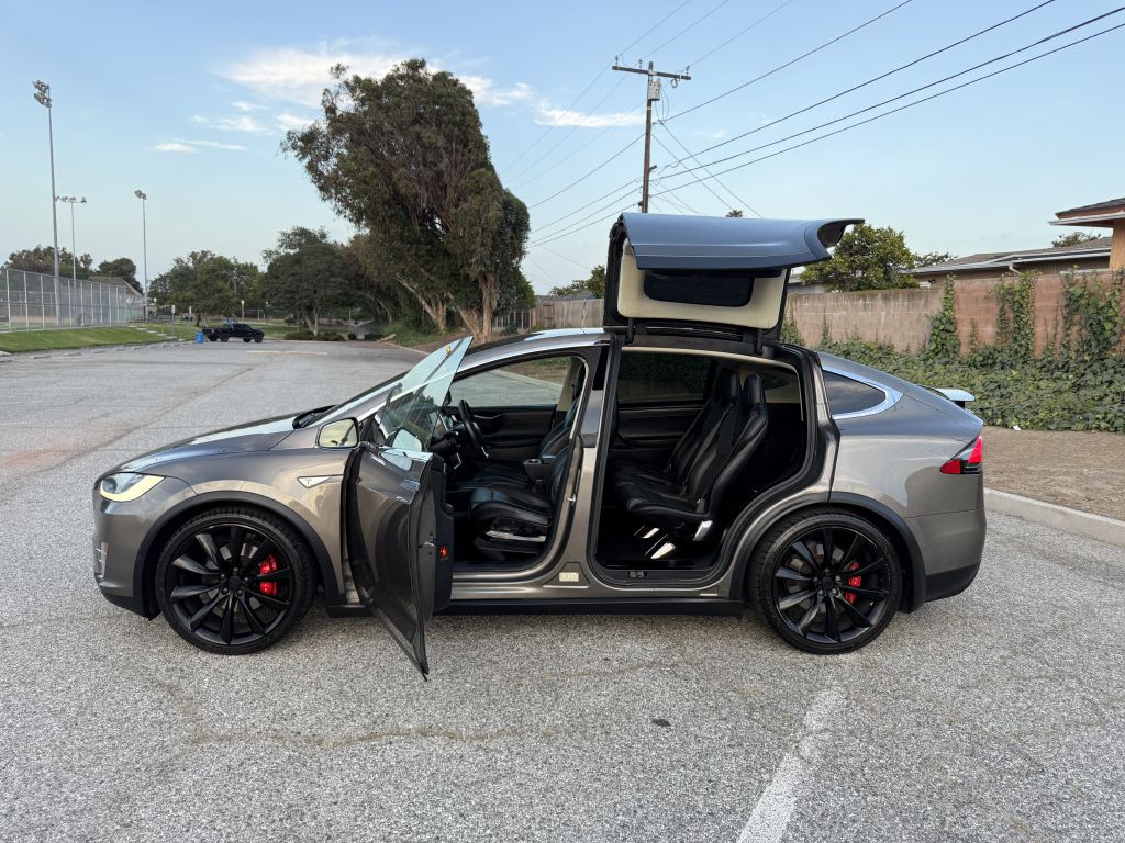2016 Tesla Model X Image 5