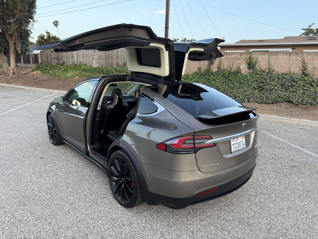 2016 Tesla Model X Image 7