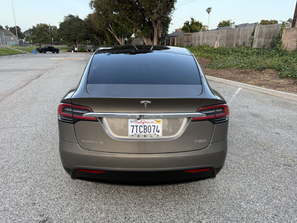 2016 Tesla Model X Image 8