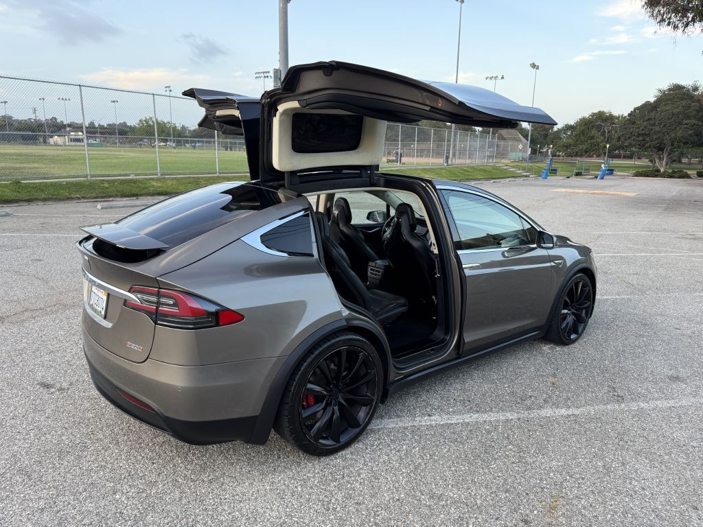 2016 Tesla Model X Image 11