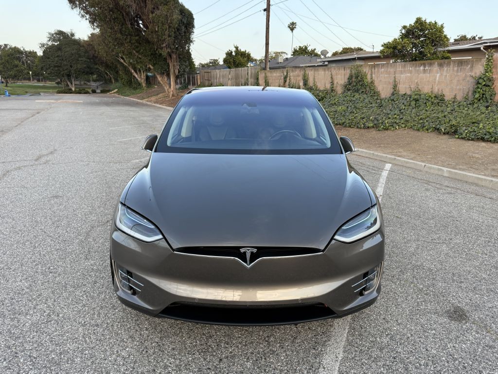 2016 Tesla Model X Image 12