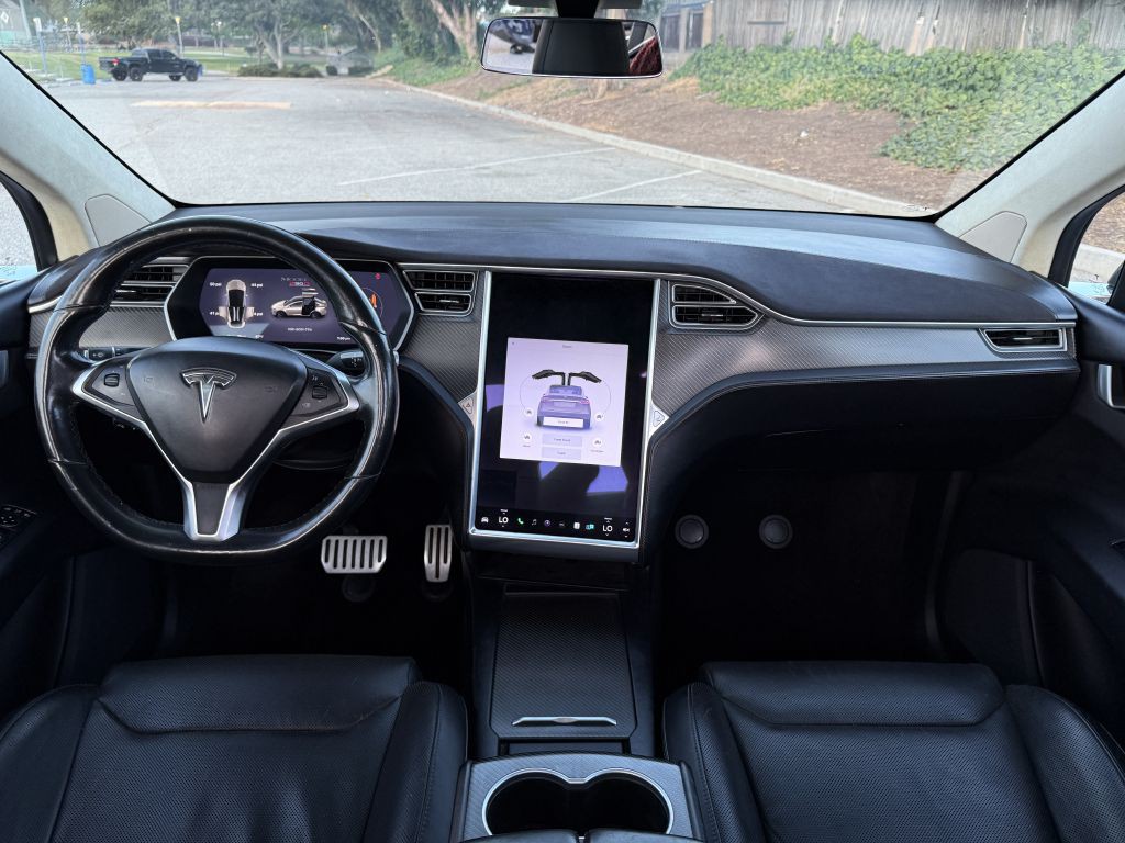 2016 Tesla Model X Image 18